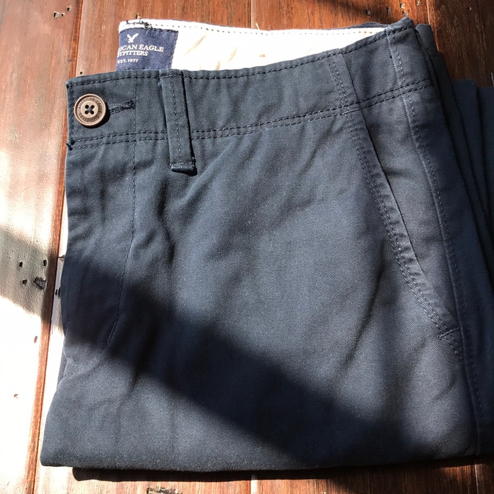 AEO relaxed straight navy khakis 30/32